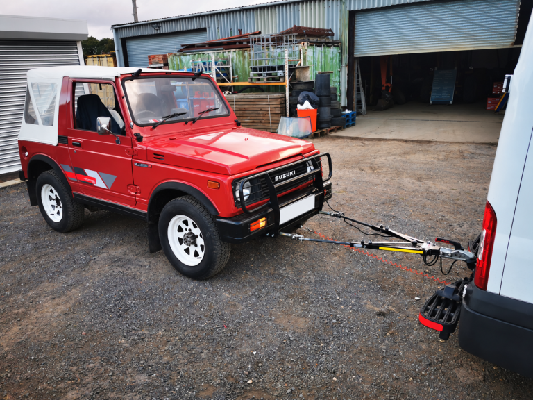 Suzuki SJ413 towing installation